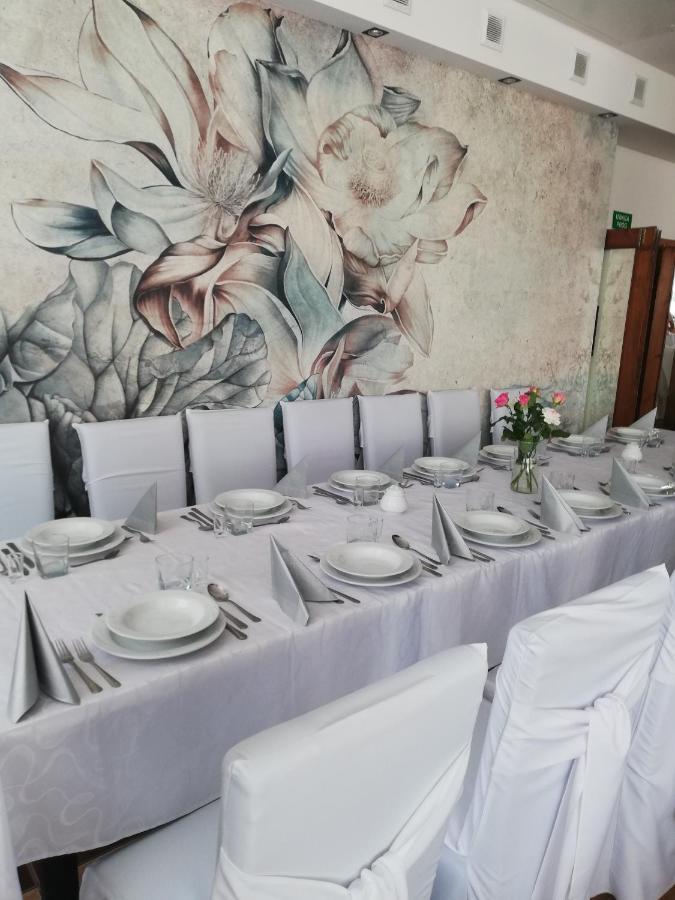 Hotel Tiffany Nowe Miasto Lubawskie Bagian luar foto